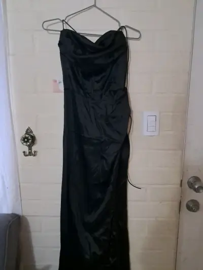 Vestido largo negro con abertura lateral - miniatura 3