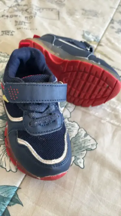 Zapatillas deportivas para niños azul y rojo - miniatura 2