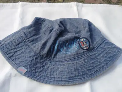 Sombrero tipo pescador beige con diseño - miniatura 4