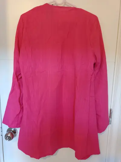 Blazer fucsia de mujer con diseño moderno - miniatura 2
