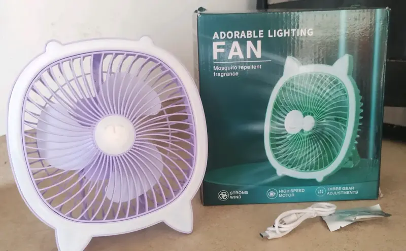 Ventilador LED con luz nocturna y tres velocidades - 2