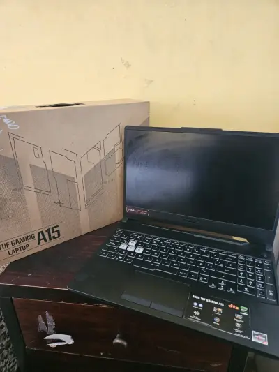 Laptop ASUS TUF Gaming A15 con pantalla 144Hz - miniatura 1