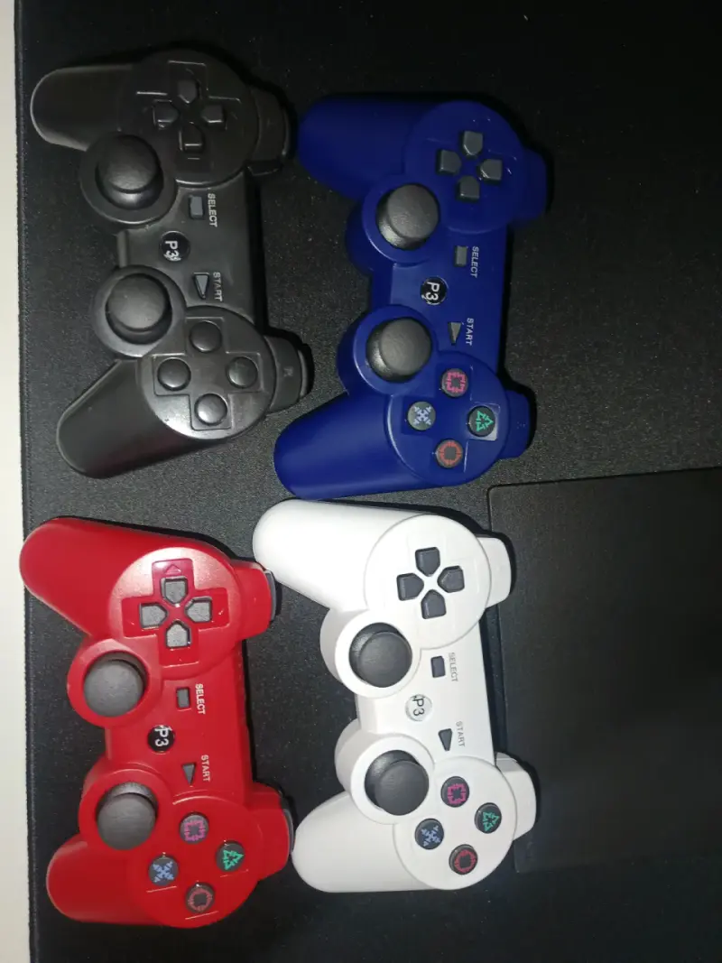 Consola PS3 con 4 controles y juegos incluidos - 3