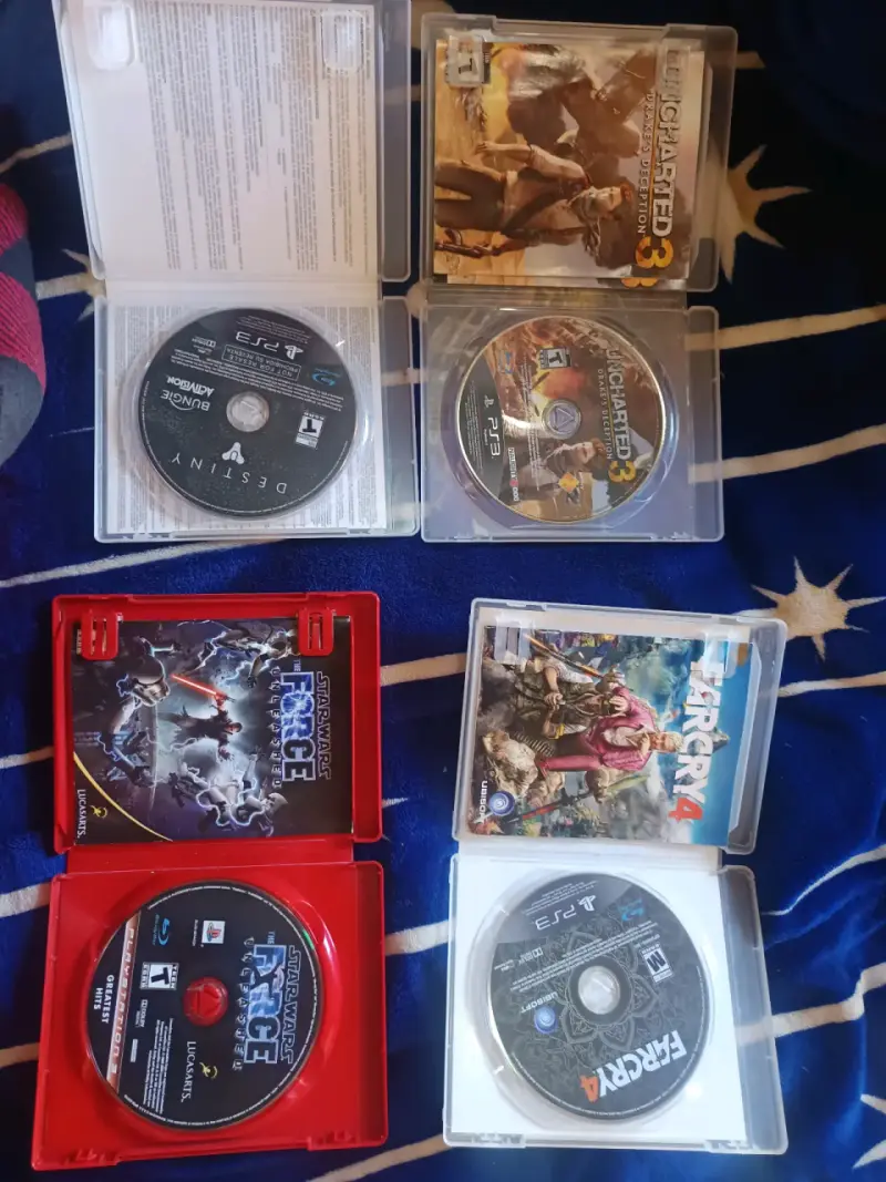 Consola PS3 con 4 controles y juegos incluidos - 4