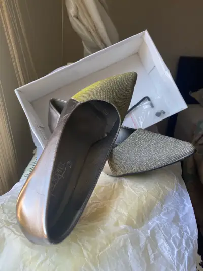 Zapatos de Tacón Plateados Elegantes - miniatura 2