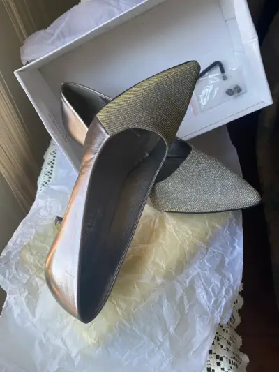 Zapatos de Tacón Plateados Elegantes - miniatura 3