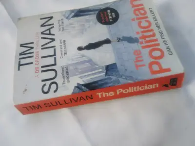 Libro 'The Politician' de Tim Sullivan - miniatura 3