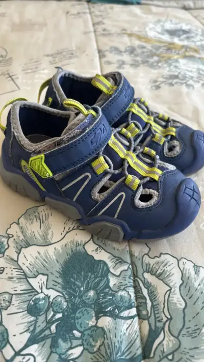 Sandalias deportivas niño en excelente estado. - miniatura 2