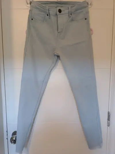 Jeans ajustados celestes para mujer - miniatura 1