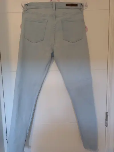 Jeans ajustados celestes para mujer - miniatura 2