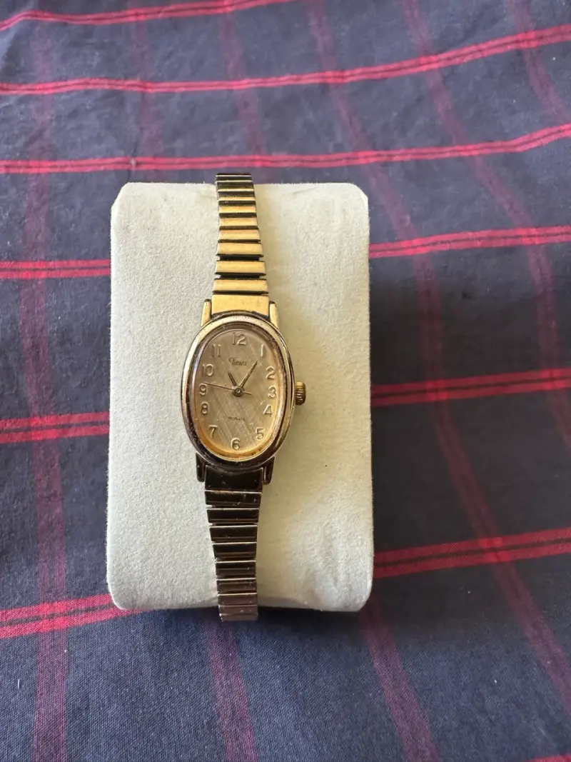 Reloj Timex dorado vintage para mujer - 2