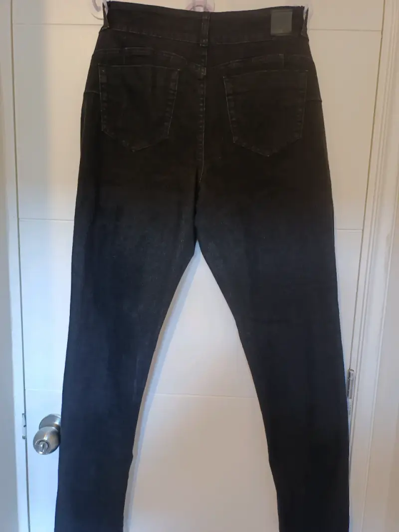Jeans negros con bordado para mujer - 3