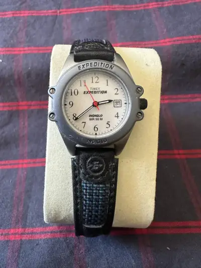 Reloj Timex Expedition Indiglo vintage de mujer - miniatura 1