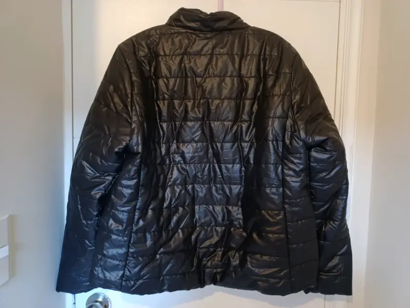 Chaqueta acolchada negra con forro polar - 3