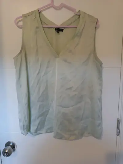 Blusa sin mangas verde claro para mujer - miniatura 1