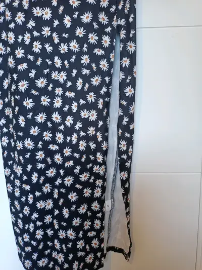 Vestido largo con estampado de margaritas - miniatura 3
