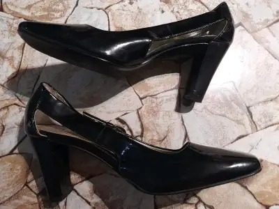 Zapatos de tacón alto negros Naturalizer elegantes - miniatura 2