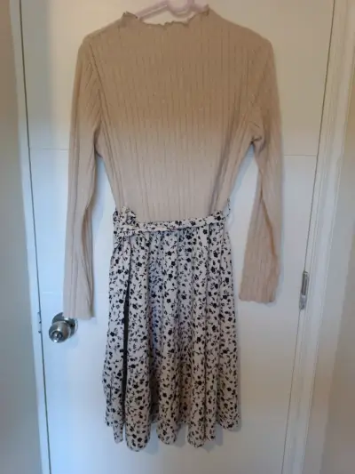 Vestido beige con falda estampada floral - miniatura 1