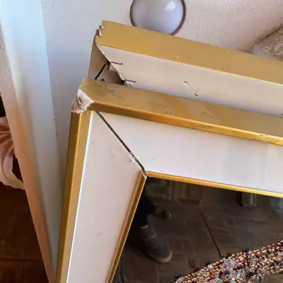 Cuadro Decorativo con Marco Dorado y Detalles Brillantes - miniatura 2