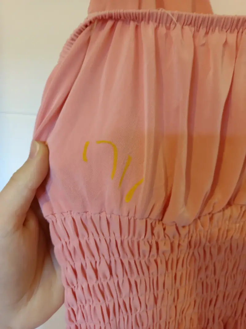 Vestido largo rosa con detalle fruncido - 3
