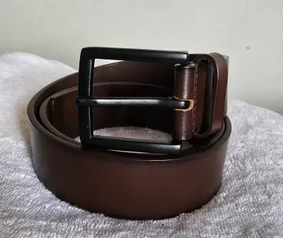 Cinturón de cuero para hombre en varios colores - miniatura 2