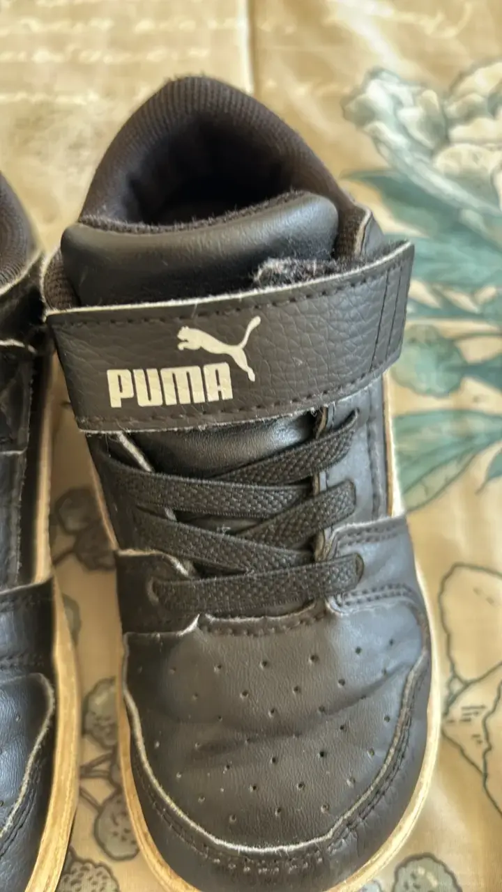Zapatillas negras para niños Puma con velcro - 2