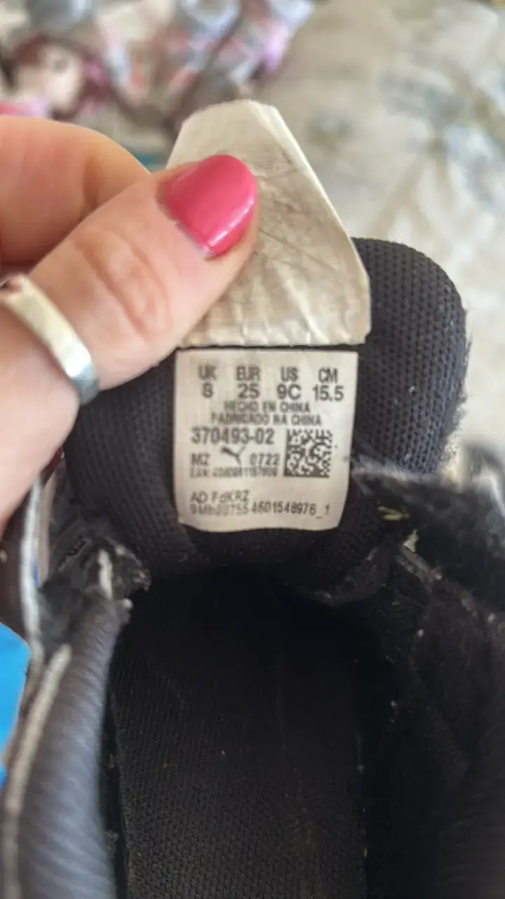 Zapatillas negras para niños Puma con velcro - 6