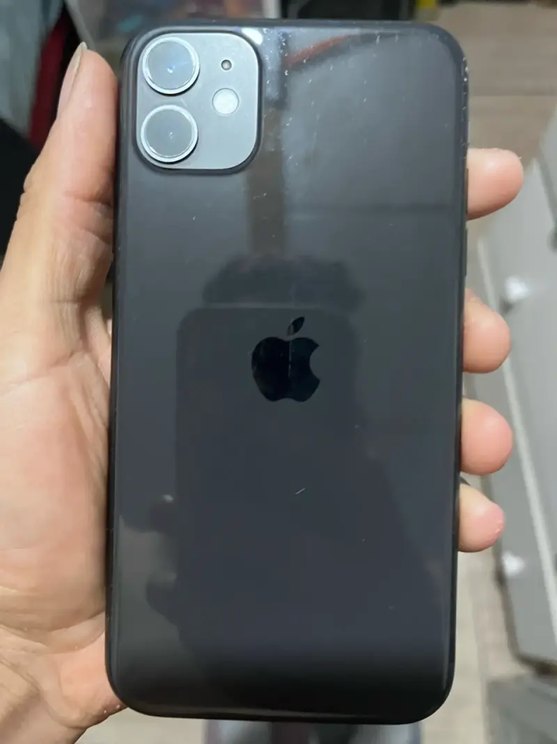 iPhone 11 con funda personalizada - 3