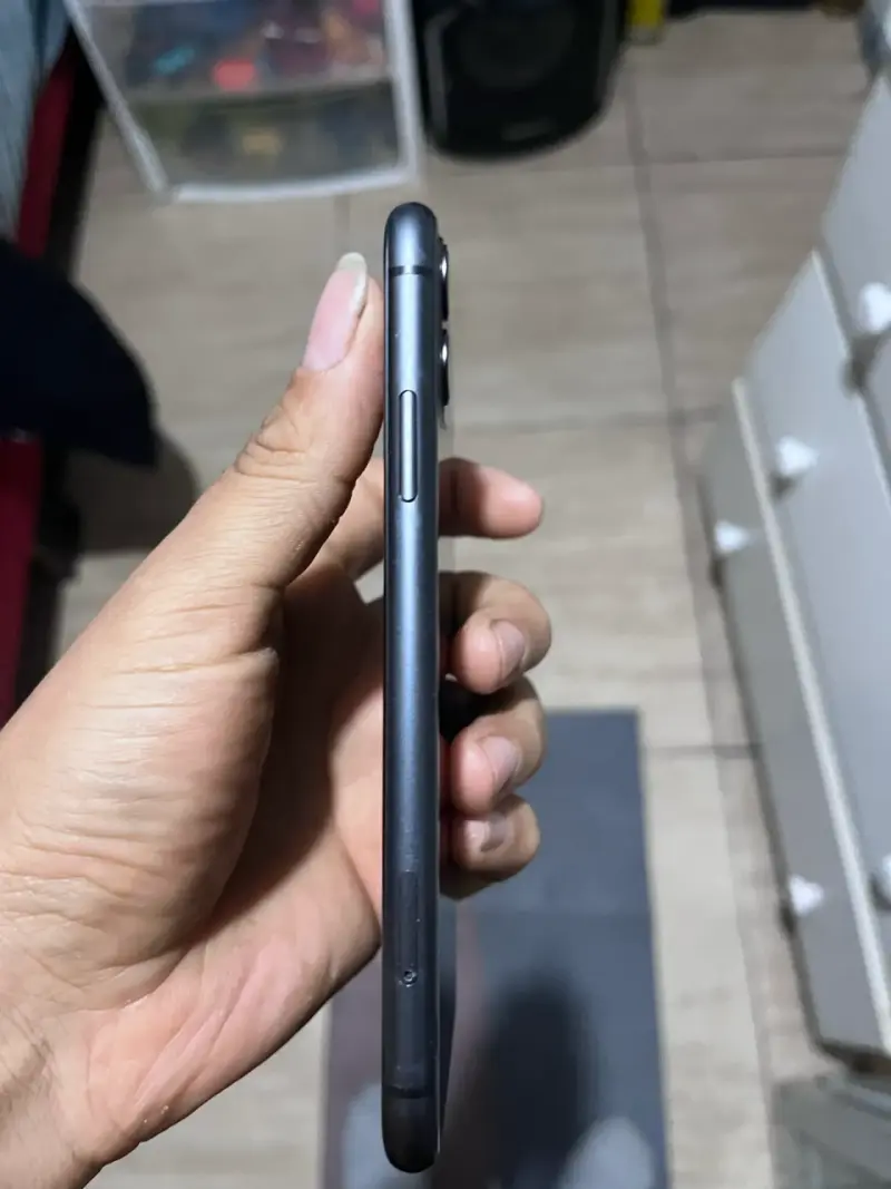 iPhone 11 con funda personalizada - 4