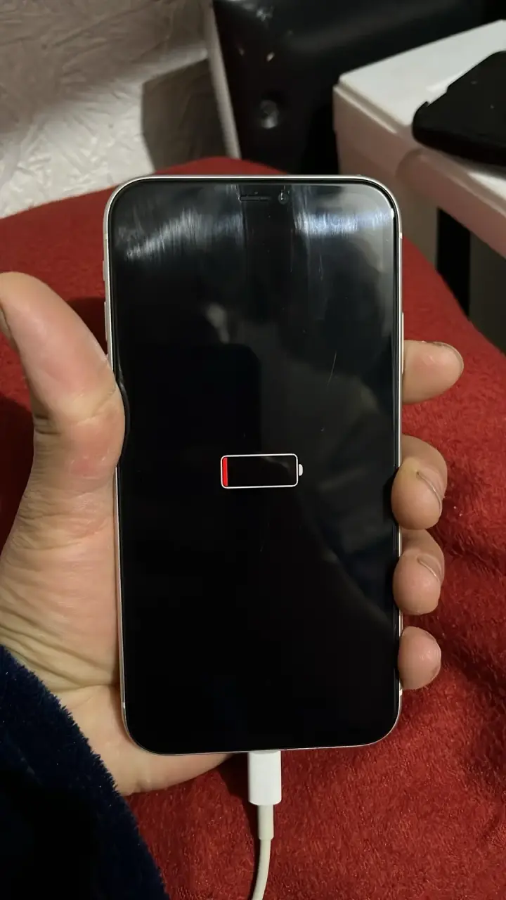 iPhone 11 blanco en buen estado - 2