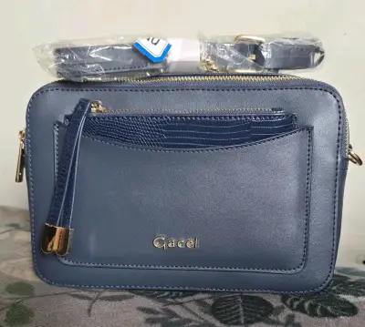 Cartera de ecocuero marrón con detalle dorado - miniatura 2