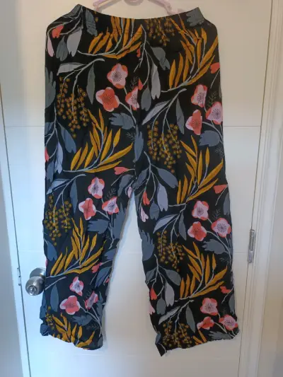Pantalones anchos con estampado floral - miniatura 2