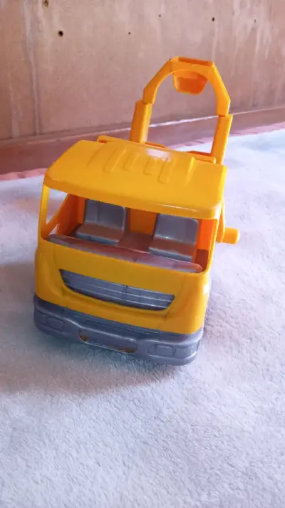 Camión de juguete remolque amarillo para niños - miniatura 1