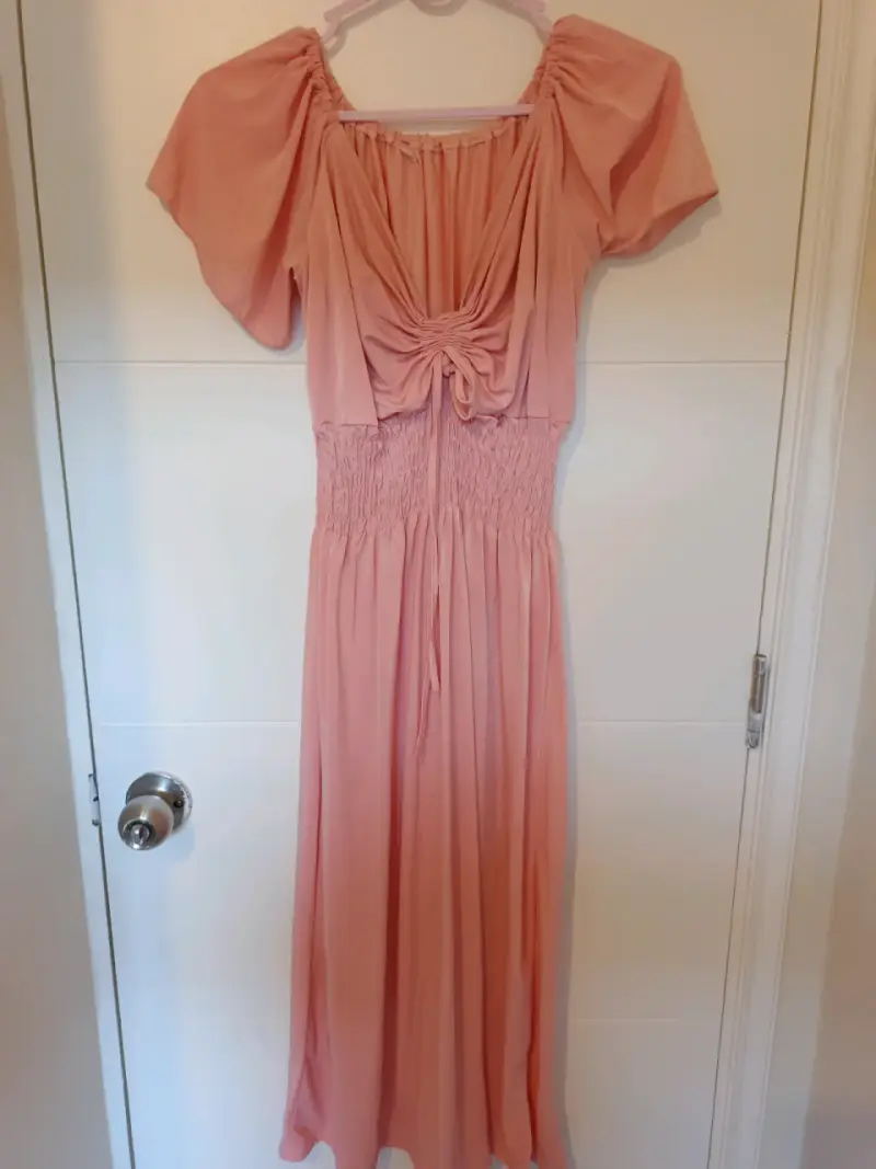 Vestido largo rosa con mangas abullonadas