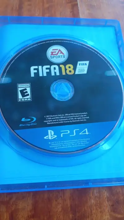 Juego FIFA 18 para PS4 en buen estado - miniatura 4