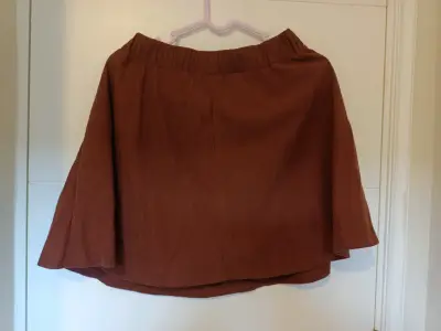 Falda corta color terracota para mujer - miniatura 1