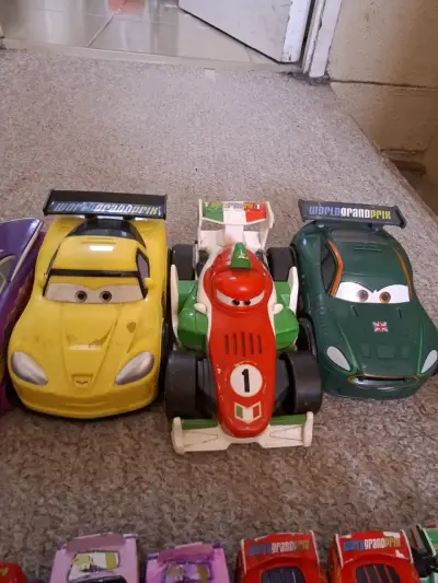 Set de autos de juguete Cars Disney Pixar - miniatura 6