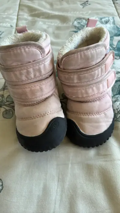 Botas de invierno para bebé rosadas - miniatura 3
