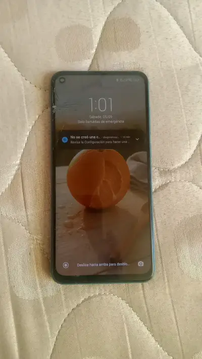 Smartphone Xiaomi Redmi con pantalla dañada - miniatura 1