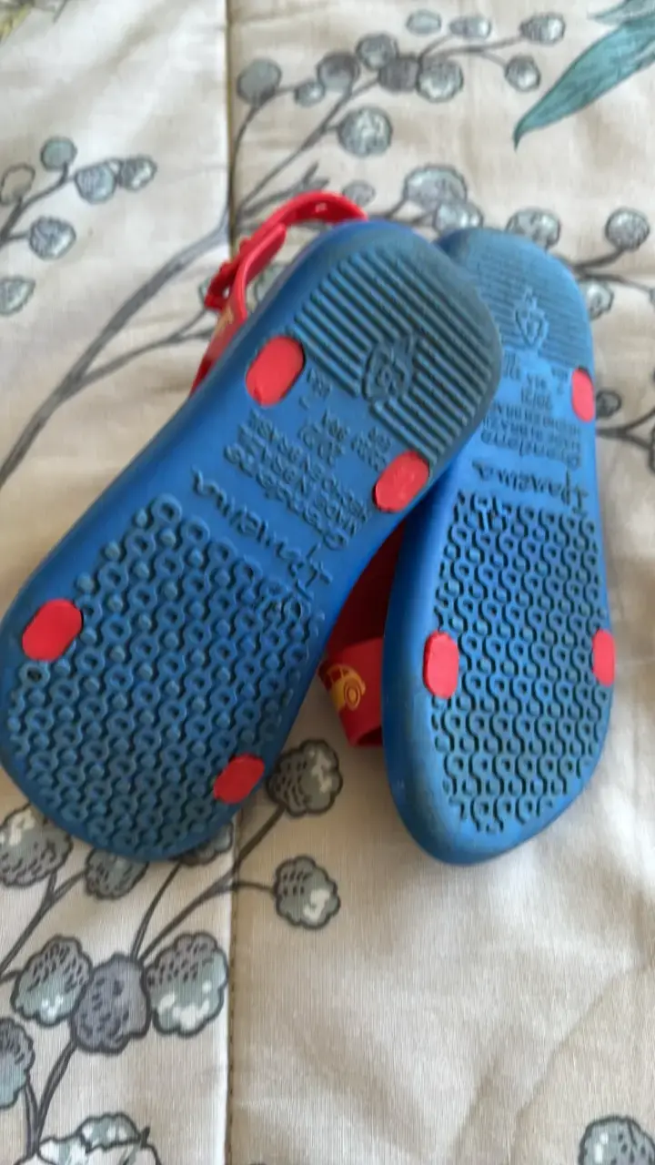 Sandalias infantiles rojas y azules Ipanema - 2