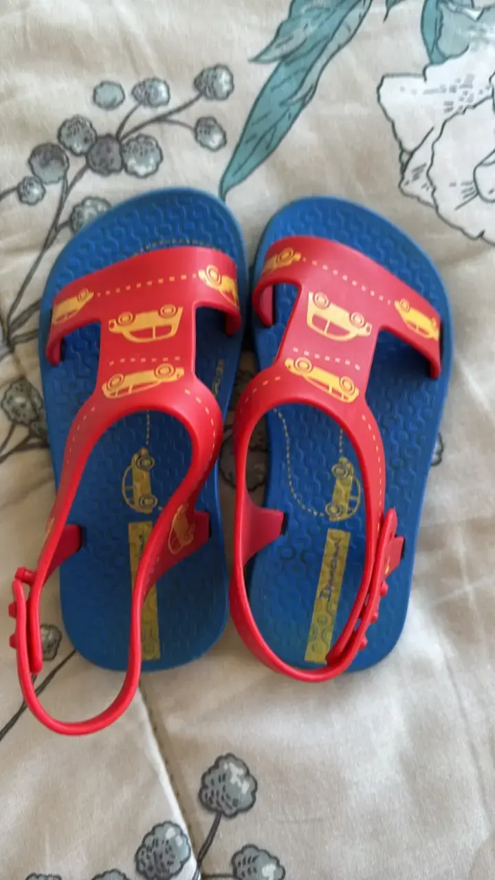 Sandalias infantiles rojas y azules Ipanema - 3