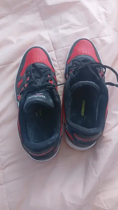Zapatillas deportivas Reebok rojas y negras - miniatura 1
