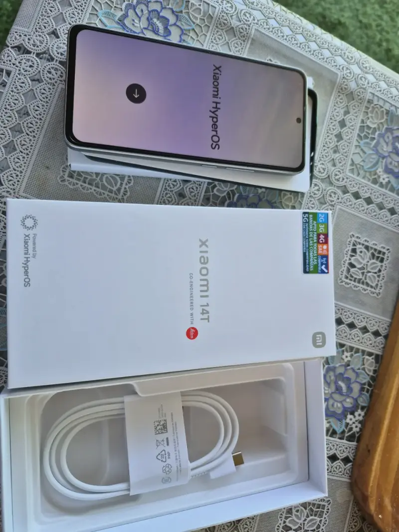 Smartphone Xiaomi 14T con HyperOS y triple cámara - 3