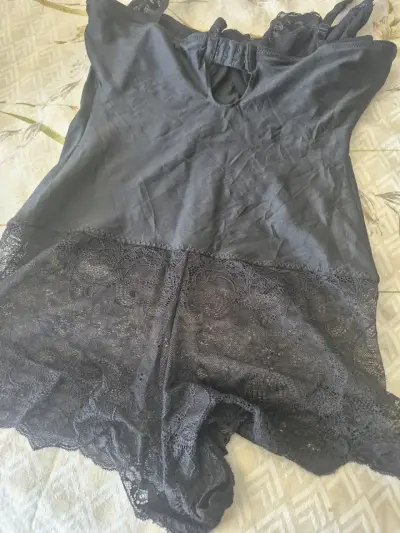 Body negro de encaje para mujer - miniatura 2