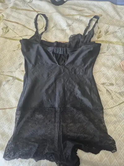 Body negro de encaje para mujer - miniatura 3