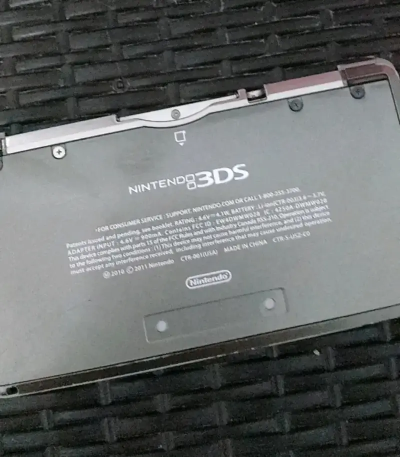 Consola Nintendo 3DS Negra con pantalla mala - 3