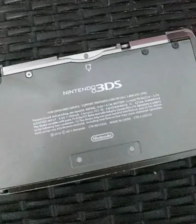 Consola Nintendo 3DS Negra con pantalla mala - miniatura 3
