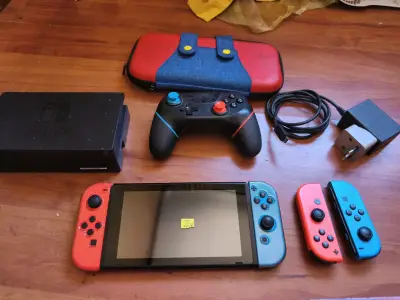 Nintendo Switch con accesorios y funda - miniatura 1