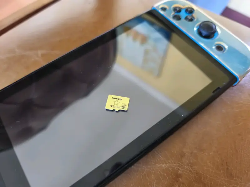 Nintendo Switch con accesorios y funda - 4