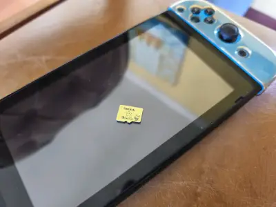 Nintendo Switch con accesorios y funda - miniatura 4